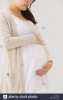 young-japanese-pregnant-woman-EY81XX.jpg