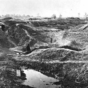 Petersburg_crater_aftermath_1865