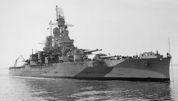 USS_Nevada_(BB-36)_underway_c1944.jpg