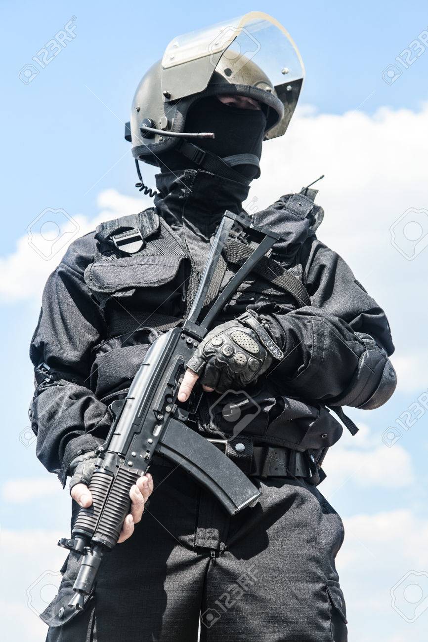 30716185-Spec-ops-soldier-in-black-uniform-and-face-mask-with-his-rifle-Stock-Photo.jpg
