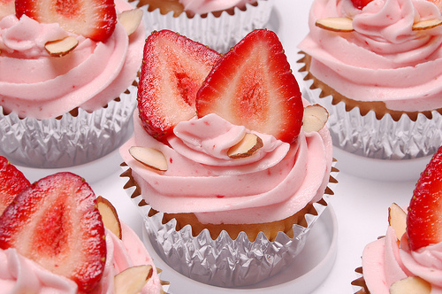 cupcake-cupcakes-cute-desserts-food-pink-Favim.com-71164.jpg