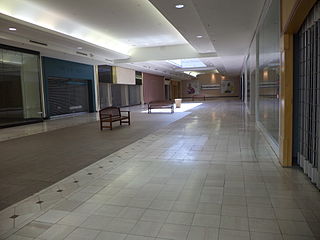 320px-Empty_Hallway,_Tallahassee_Mall.JPG