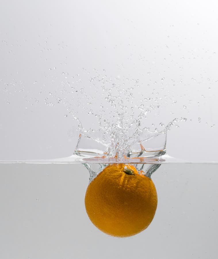 orange-fruit-falling-water-splash-making-88290346.jpg