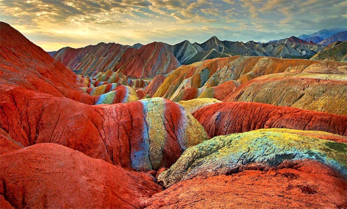 Montanas-de-colores-en-el-Parque-geologico-de-Zhangye-Danxia.jpg
