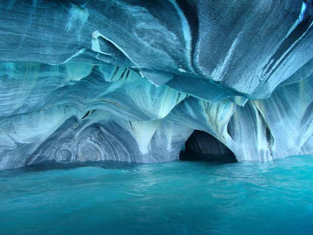 The-ice-caves-of-Skaftafeli-Iceland..jpg
