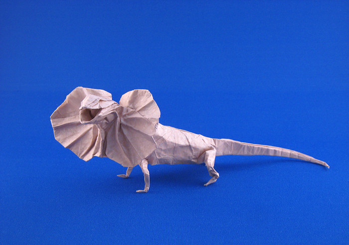 Ящерица из бумаги. Плащеносная ящерица. Поделка ящерица из бумаги. Оригами ящерка.