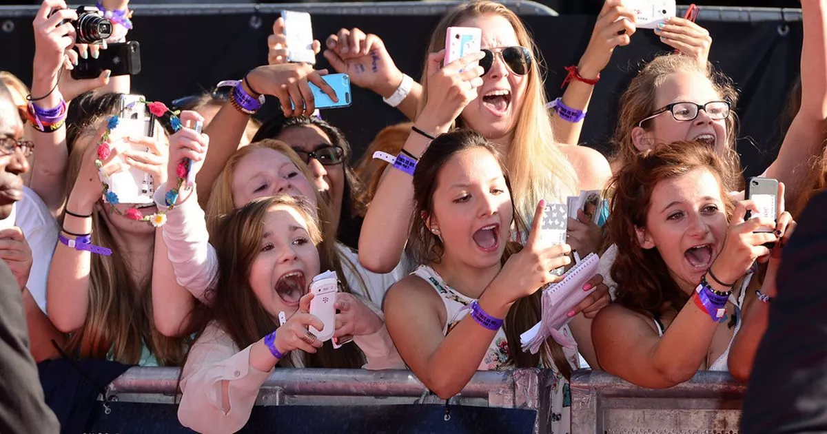 Fans-at-the-World-Premiere-of-One-Direction.jpg