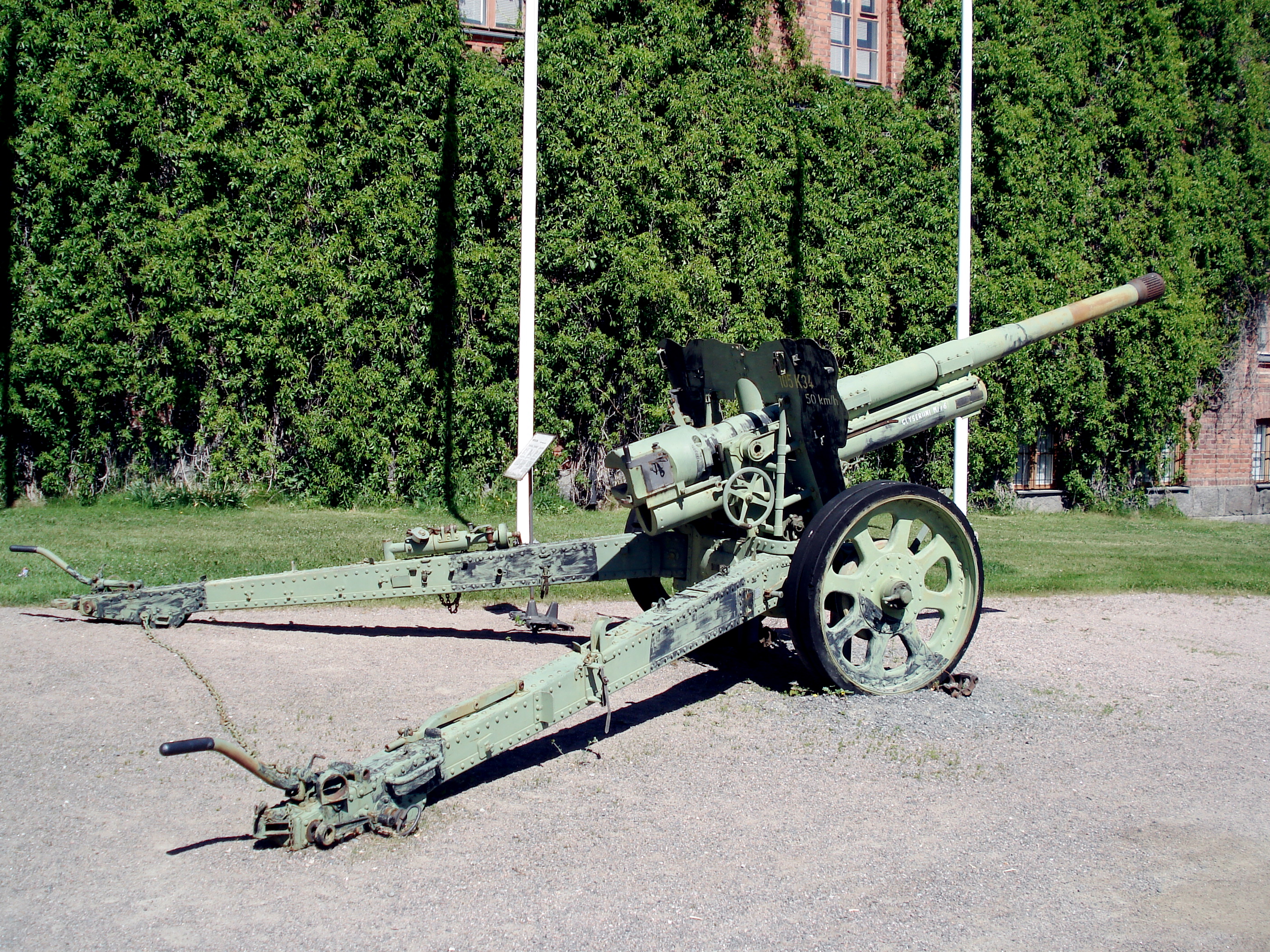 Bofors_M34_105mm_Gun_Hameenlinna_5.jpg