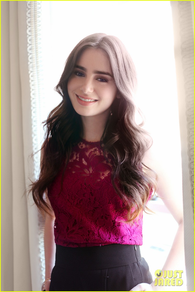 lily-collins-exclusive-interview-01.jpg
