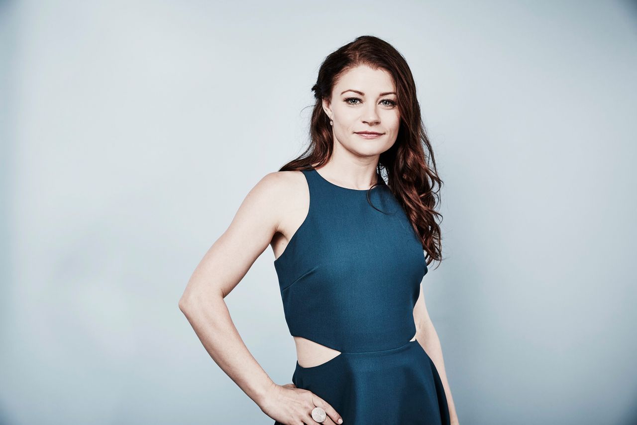 emilie-de-ravin-photoshoot-for-once-upon-a-time-at-comic-con-in-san-diego-july-2015_1.jpg