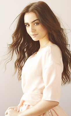 Lily-3-lily-collins-30588154-245-400.png