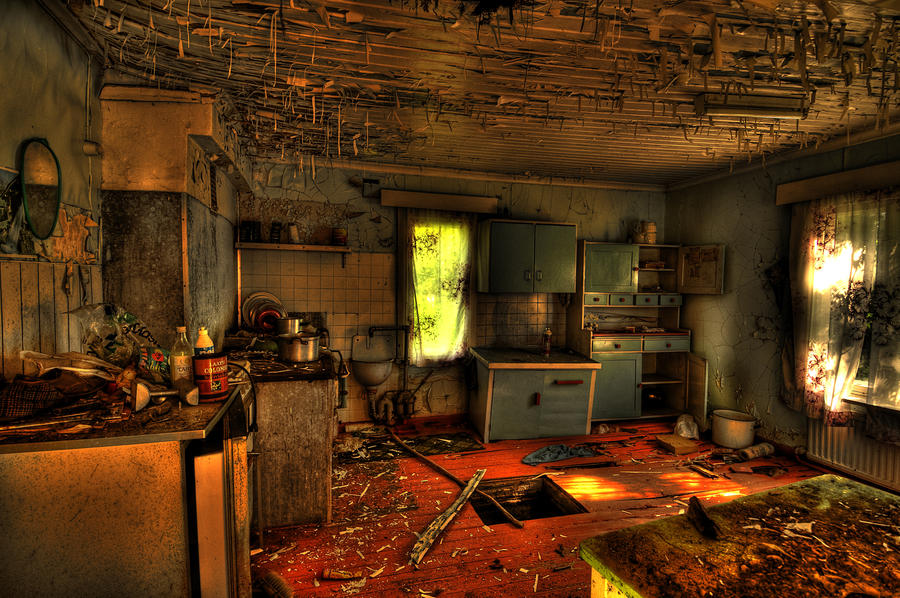 abandoned_house_hdr_by_daelly.jpg