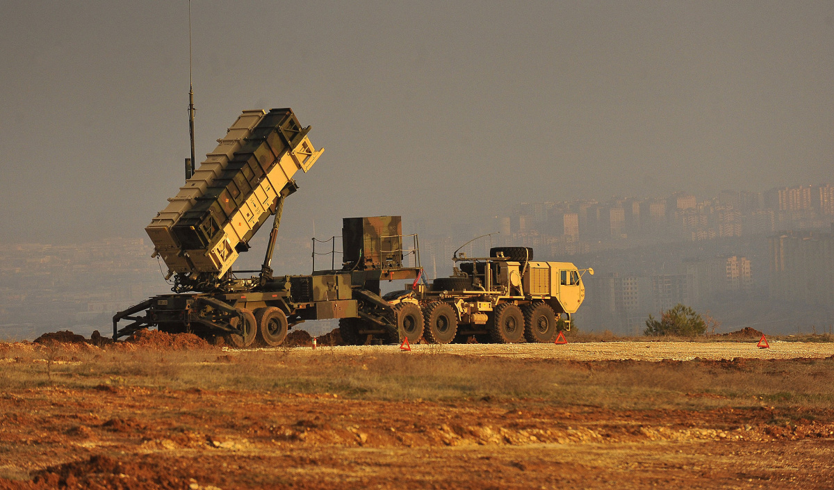 a-patriot-missile-battery-sits-on-an-overlook-at-a-turkish-army-base-in-gaziantep_0.jpg