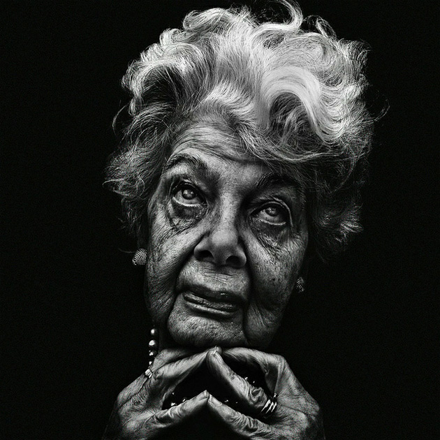 old-woman-portrait-black-and-white.jpg
