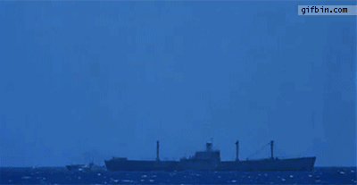 1359571185_ship_vs_underwater_nuclear_explosion__1958.gif