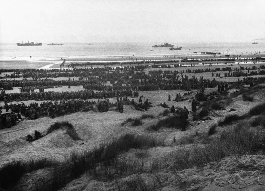 many-soldiers-on-beach.jpg
