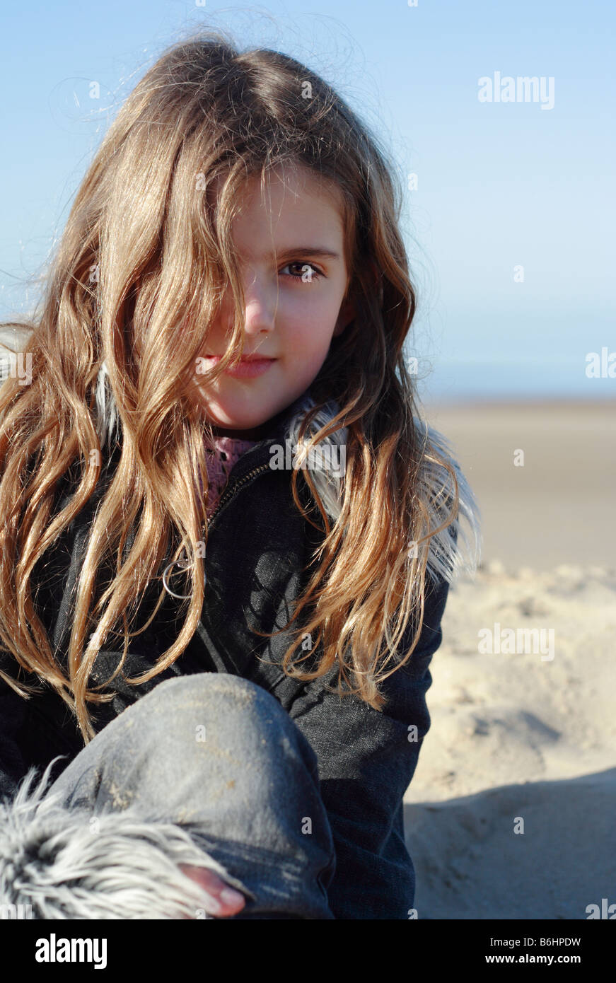 pretty-eight-year-old-girl-at-the-seaside-B6HPDW.jpg