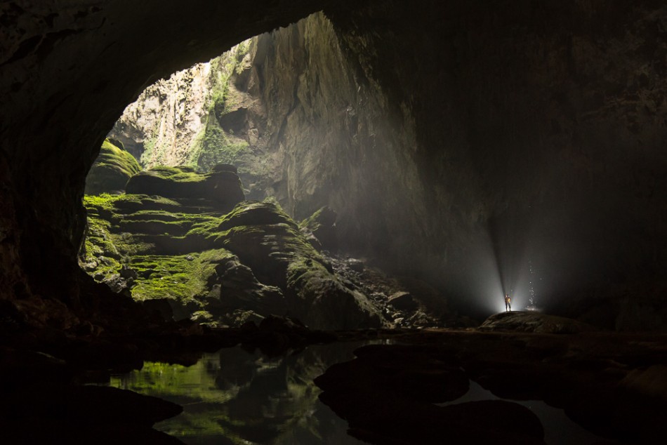 son-doong-cave-vietnam-has-world-its-own-comprising-forest-river-complete-ecosystem.jpg