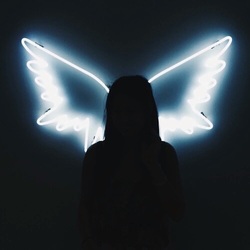 girl-wings-aesthetic-light-Favim.com-4279373.jpeg