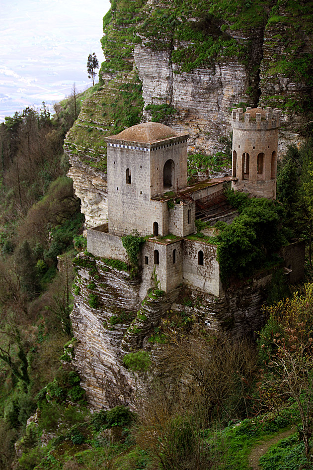 Cute-Castle-Sicily.jpg