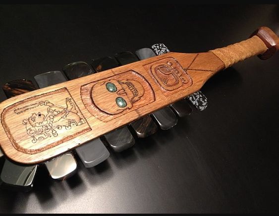 This is an Aztec/Mayan weapon called Macuahuitl, it