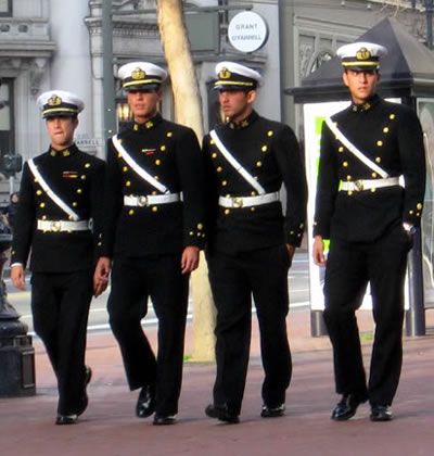 c9219cae8cdd6ea7a9d3abf2c7f16d6a--men-in-uniform-military-uniforms.jpg