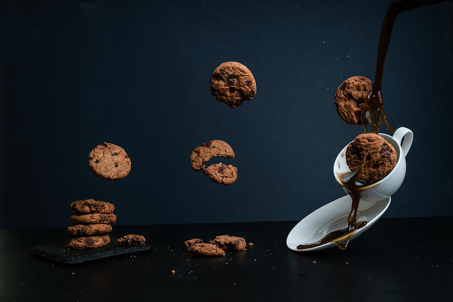 horizontal-image-of-flying-cookies-falling-on-a-cup-of-coffee-cavan-images.jpg