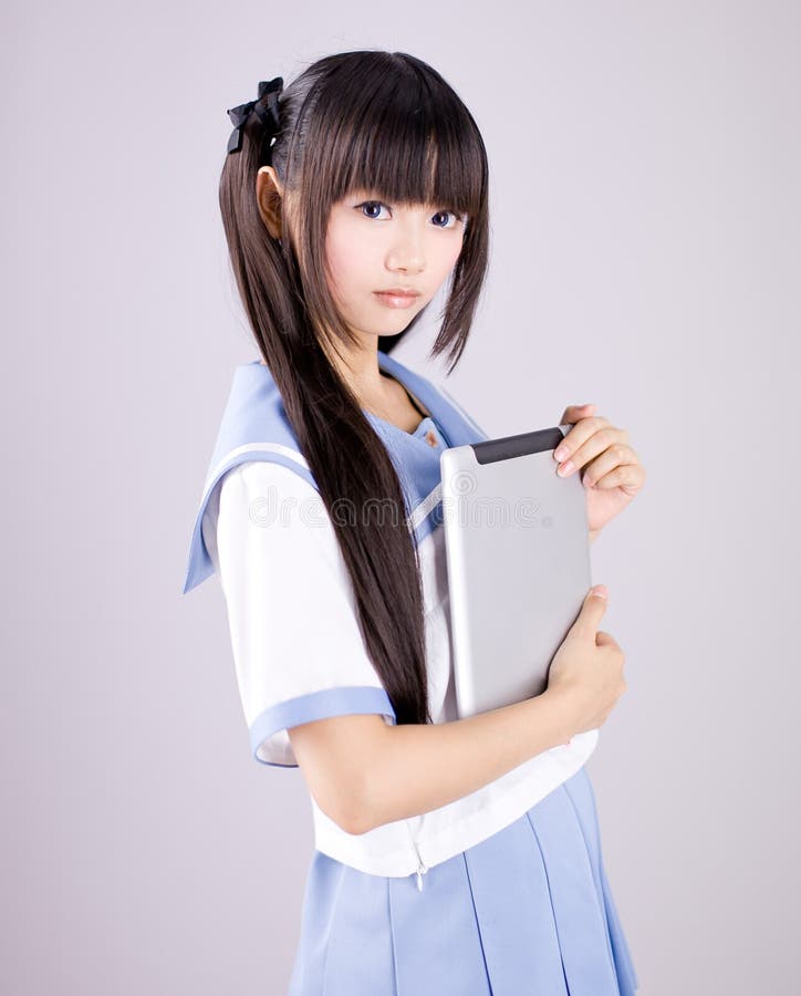 japanese-cute-teen-school-girl-26262814.jpg
