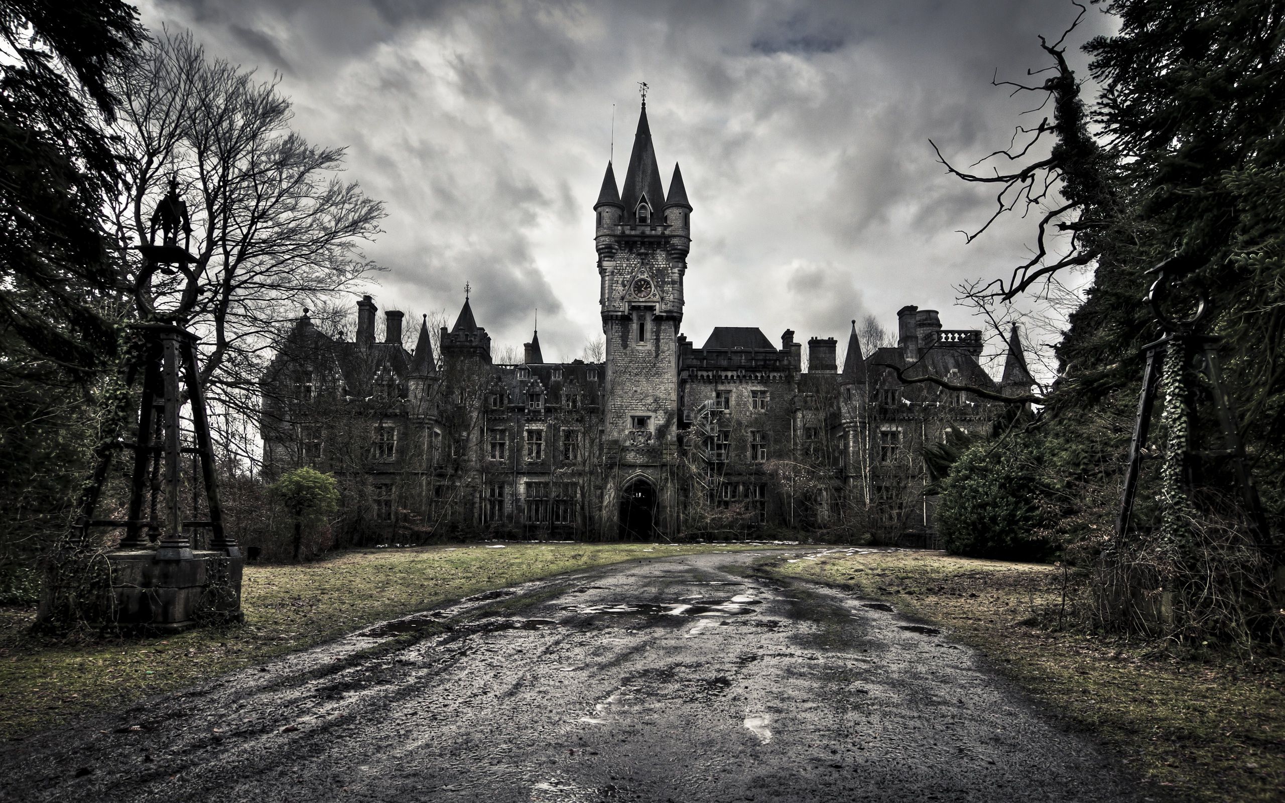 evil-scary-castle.jpg