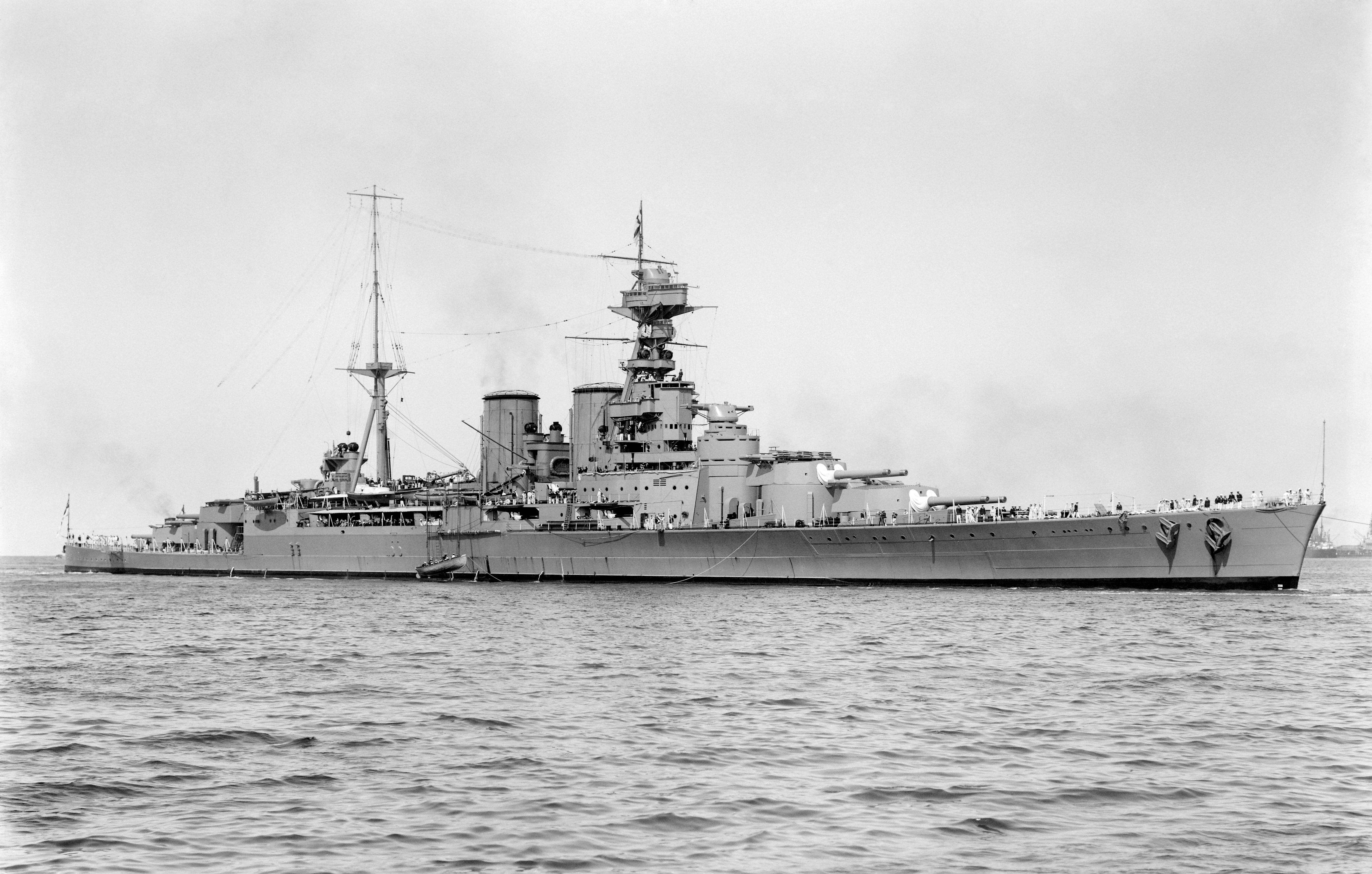 HMS_Hood_%2851%29_-_March_17%2C_1924.jpg