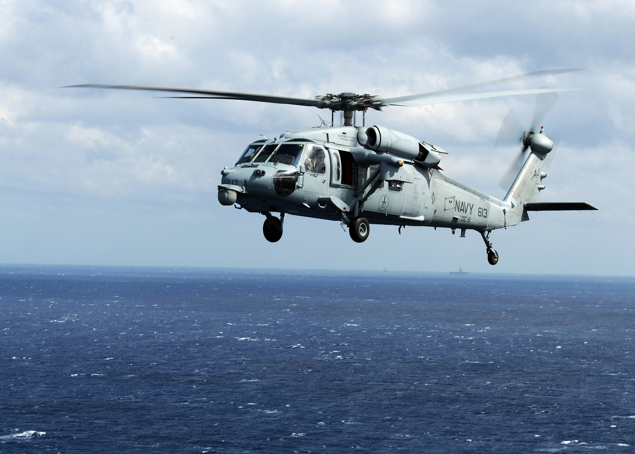 US_Navy_100303-N-3885H-096_An_MH-60S_Sea_Hawk_helicopter_flies_over_the_Atlantic_Ocean.jpg