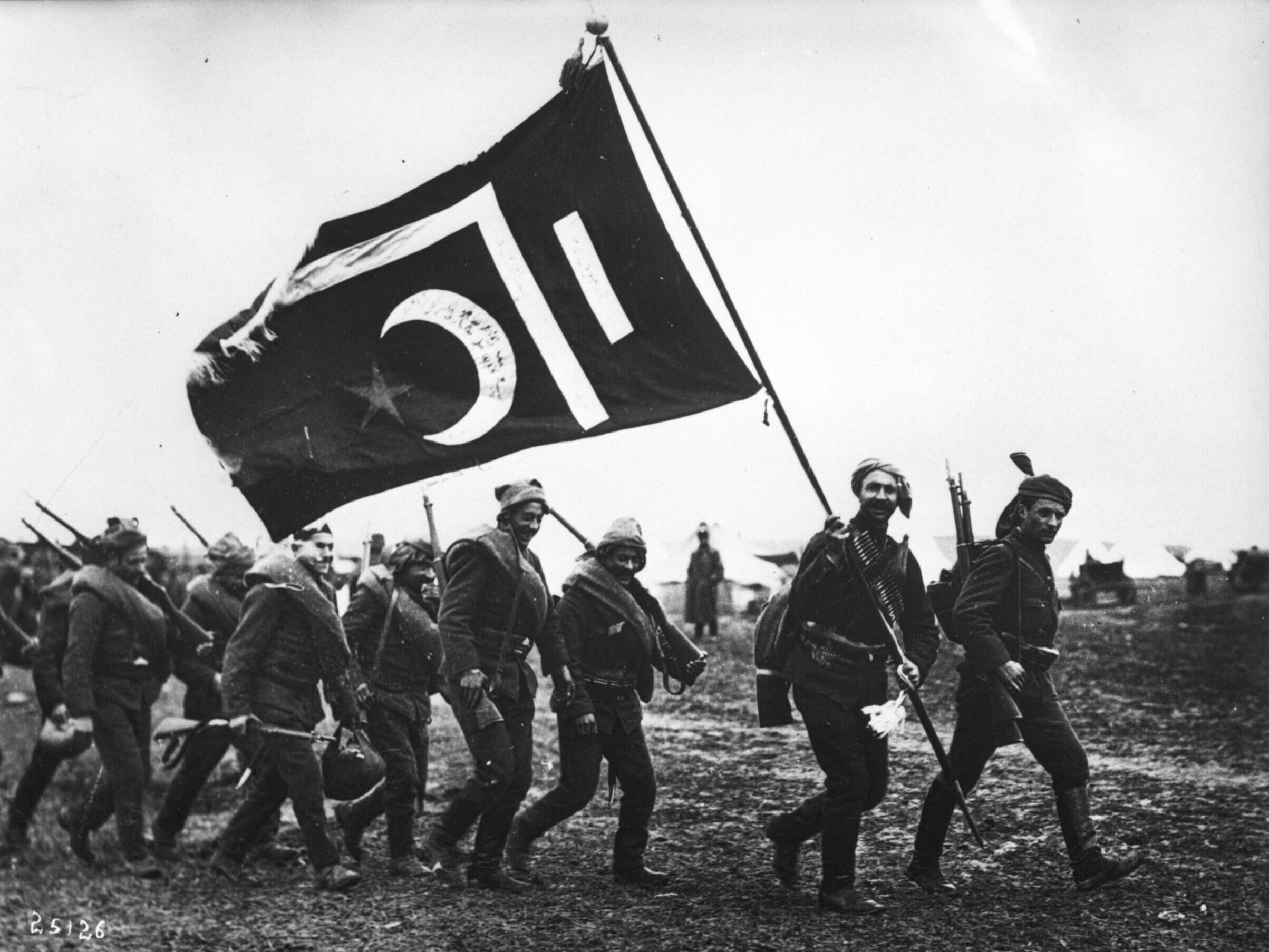 Ottoman_troops_with_flag.jpg