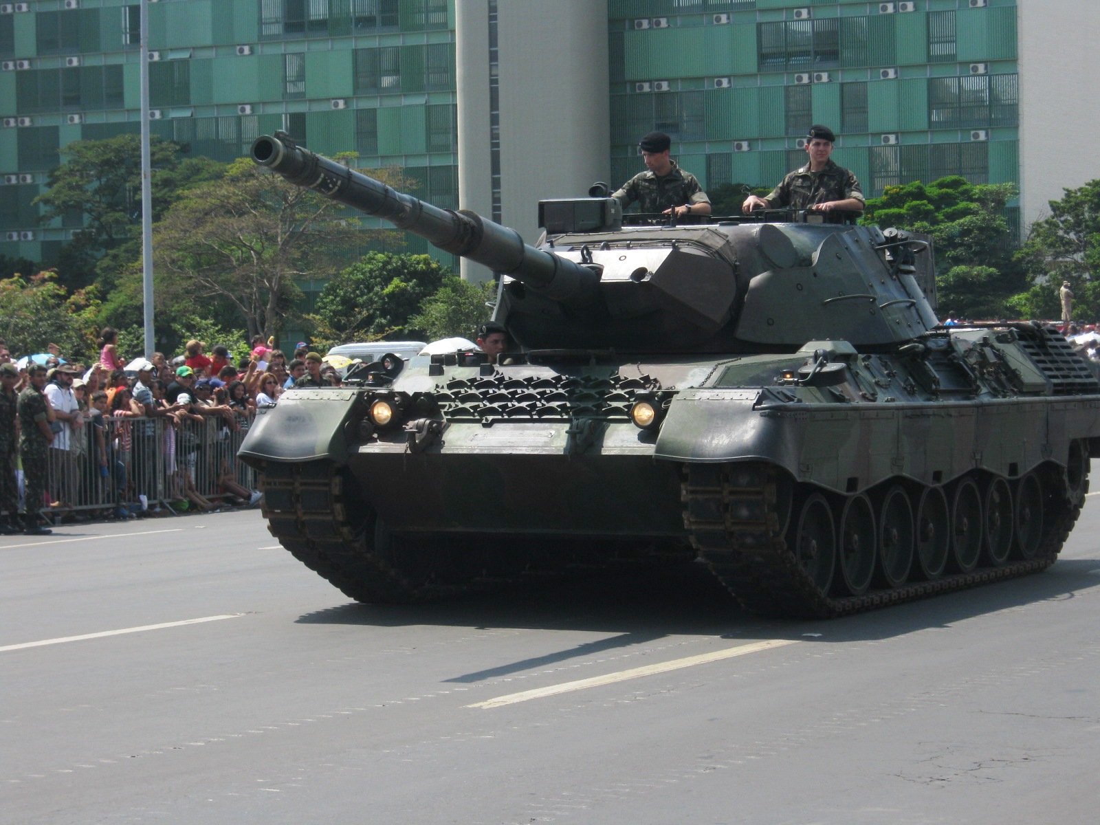 Brazilian_Leopard_1_tank.jpg