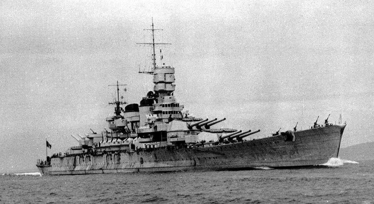 Italian_battleship_Roma_%281940%29_starboard_bow_view.jpg