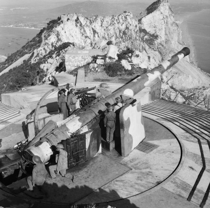 9.2_inch_gun_on_Gibraltar_1942_IWM_GM_278.jpg