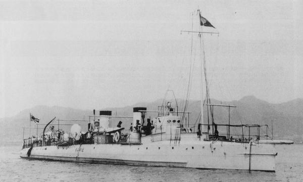 IJN_torpedo_boat_HAYABUSA_in_1900_at_Kobe.jpg