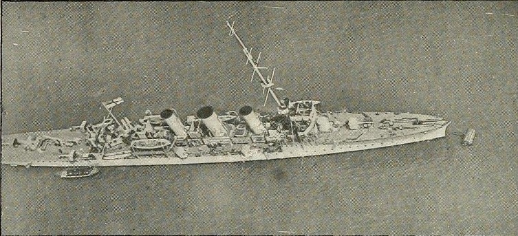HMS_Undaunted_aerial_view_WWI.jpg