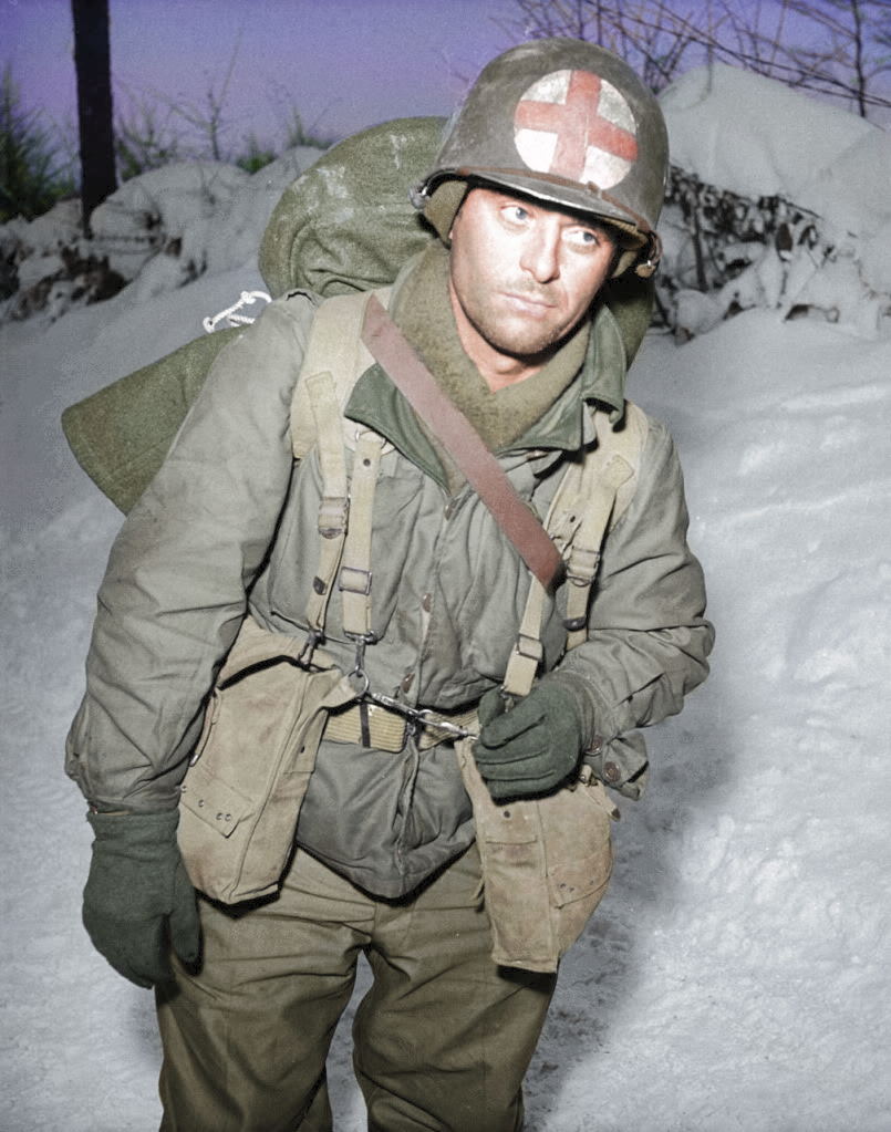 American_medic_at_the_Battle_of_the_Bulge_%2835833651786%29.png