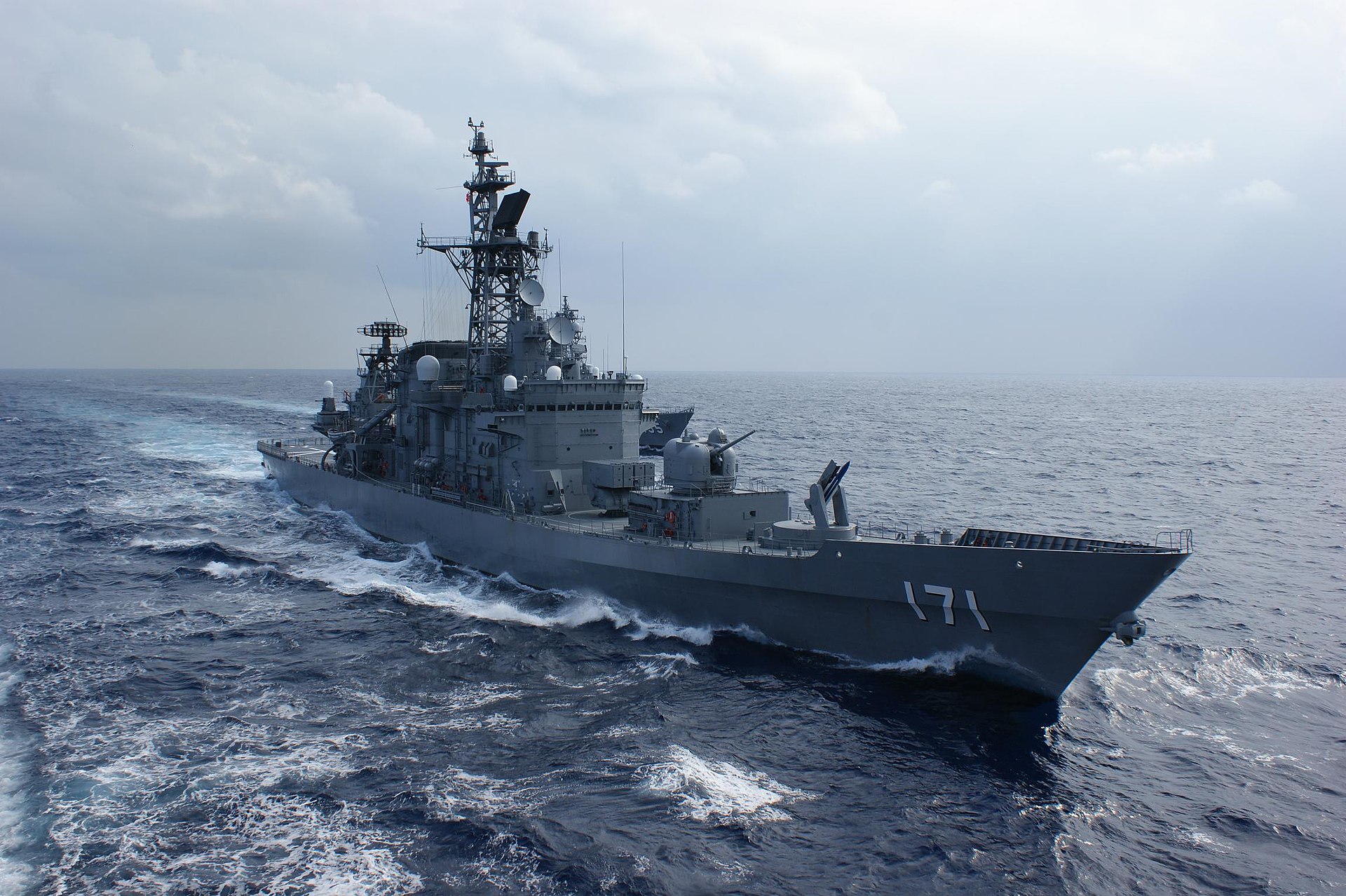1920px-US_Navy_101206-N-2562W-013_The_Japan_Maritime_Self-Defense_ship_JS_Hatakaze_%28DDG_171%29_is_participating_in_exercise_Keen_Sword_2011.jpg