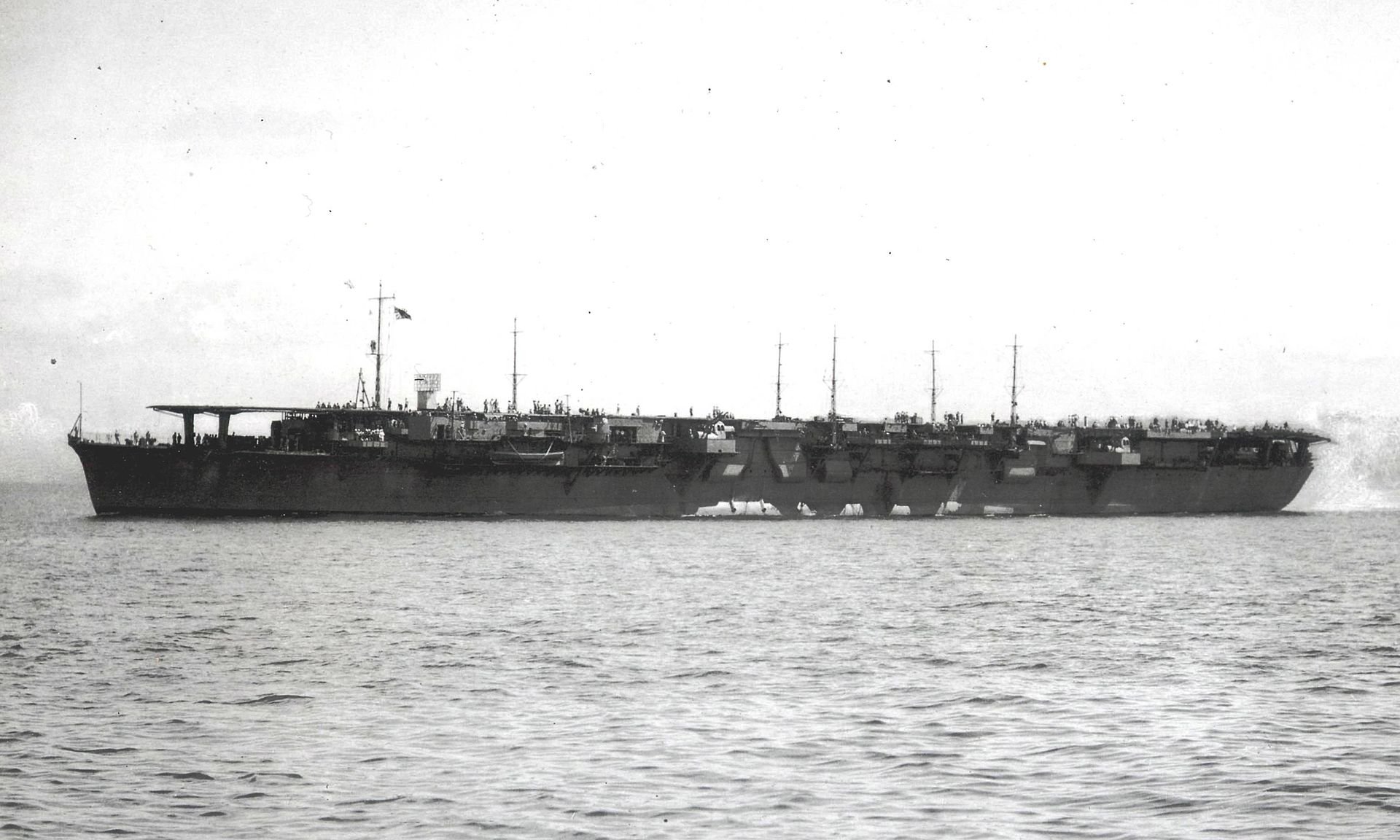 1920px-Japanese_aircraft_carrier_Chitose_cropped.jpg