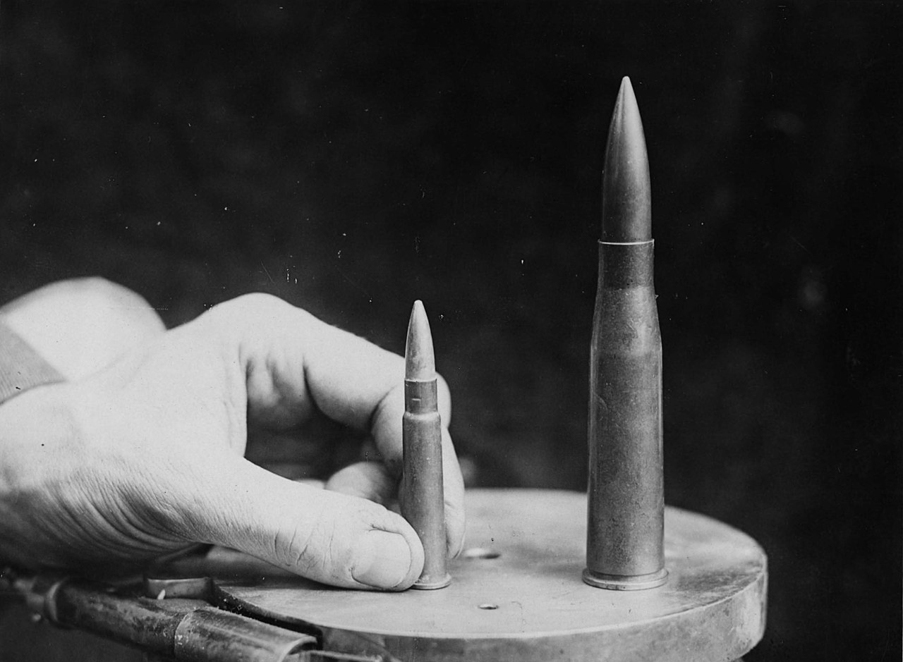 1280px-NLS_Haig_-_Bullets_from_a_German_anti-tank_rifle_and_a_British_rifle%2C_France%2C_during_World_War_I.jpg