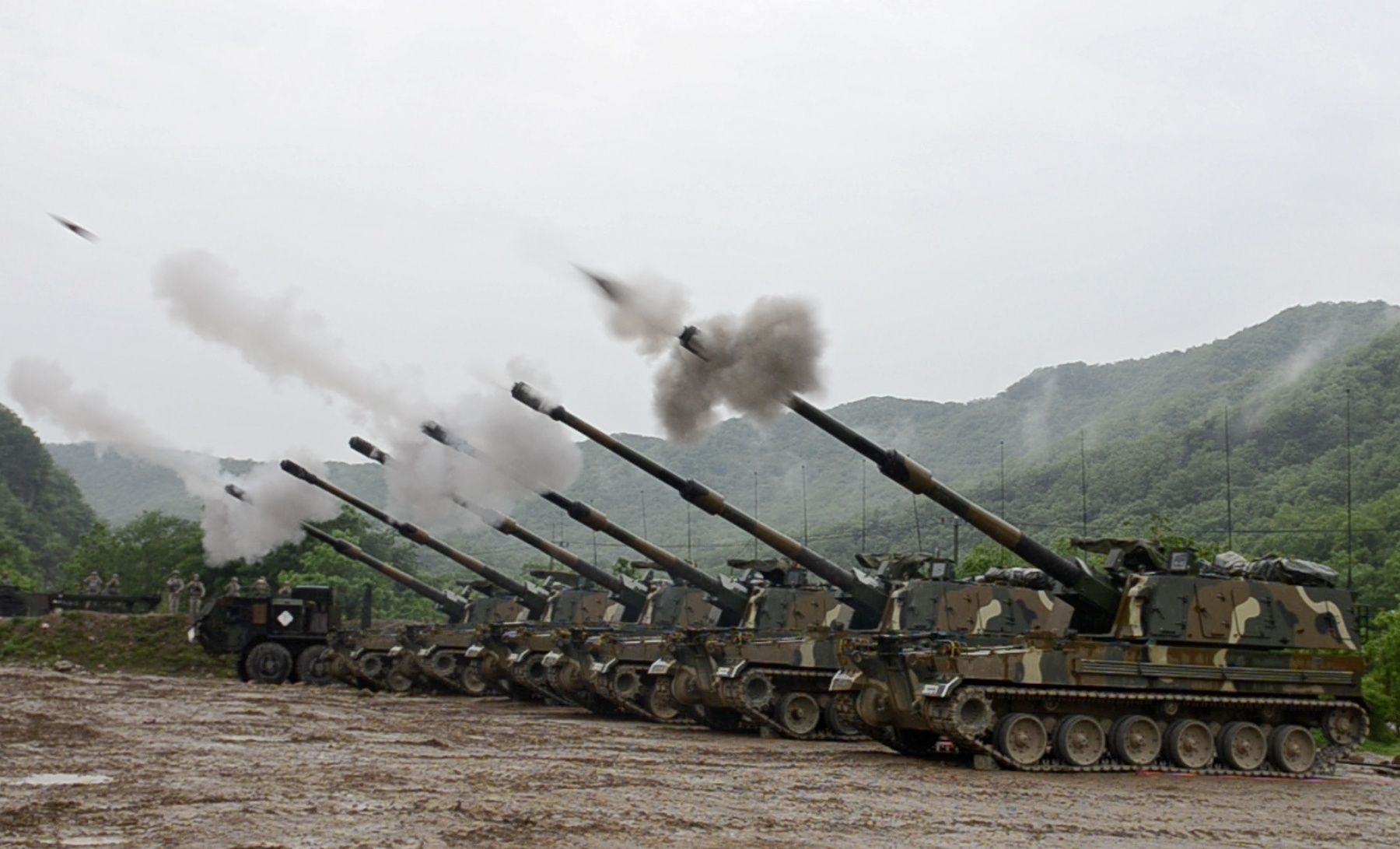 artillery-K9-Thunder-155-mm-self-propelled-howitzers.jpg