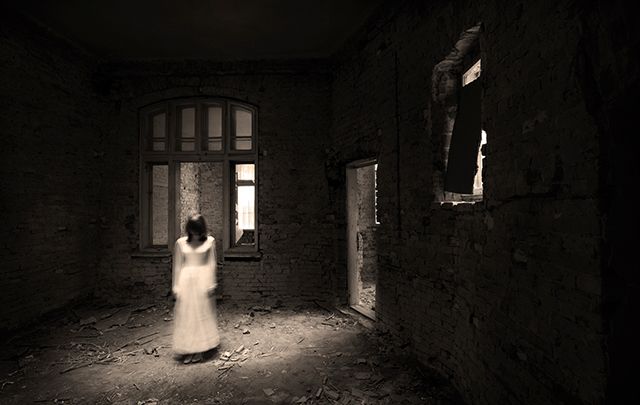cropped_Ghost-scary-girl-old-house-halloween-istock.jpg